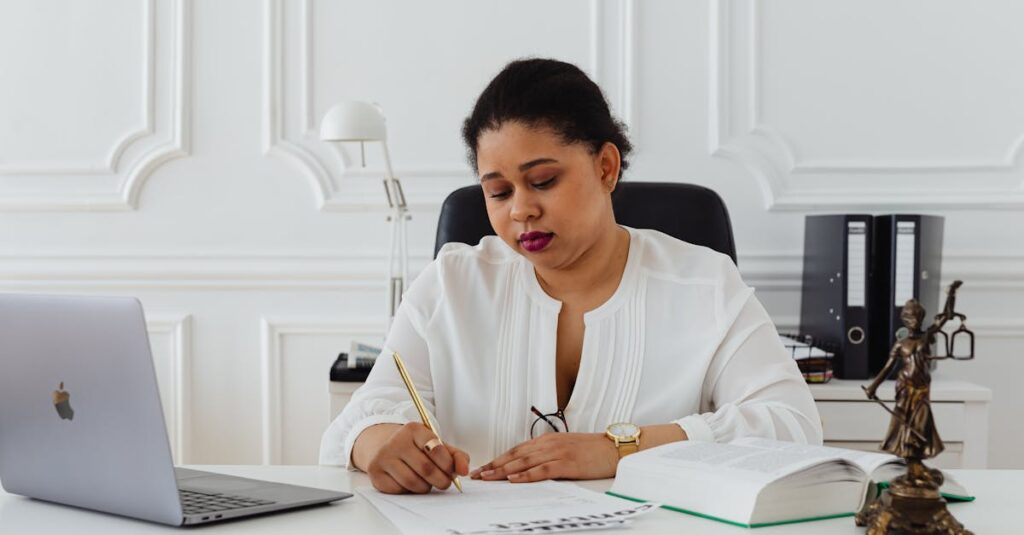 découvrez les différents statuts juridiques d'entreprise pour choisir la structure adaptée à votre activité et optimiser votre gestion administrative et fiscale.